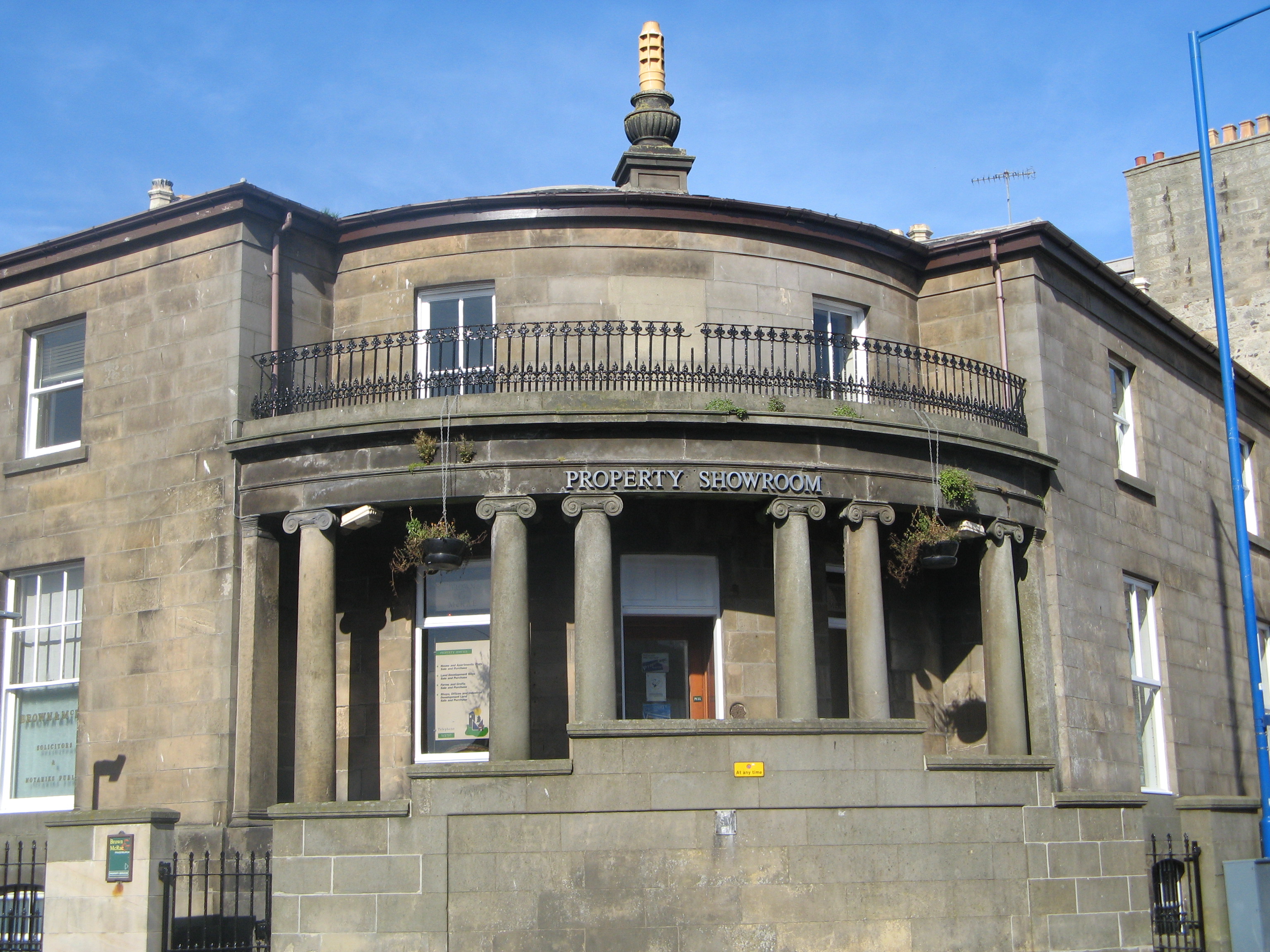 Curving classical frontage of Fraserburgh Custom House, with a columned entrance beneath a balustraded parapet