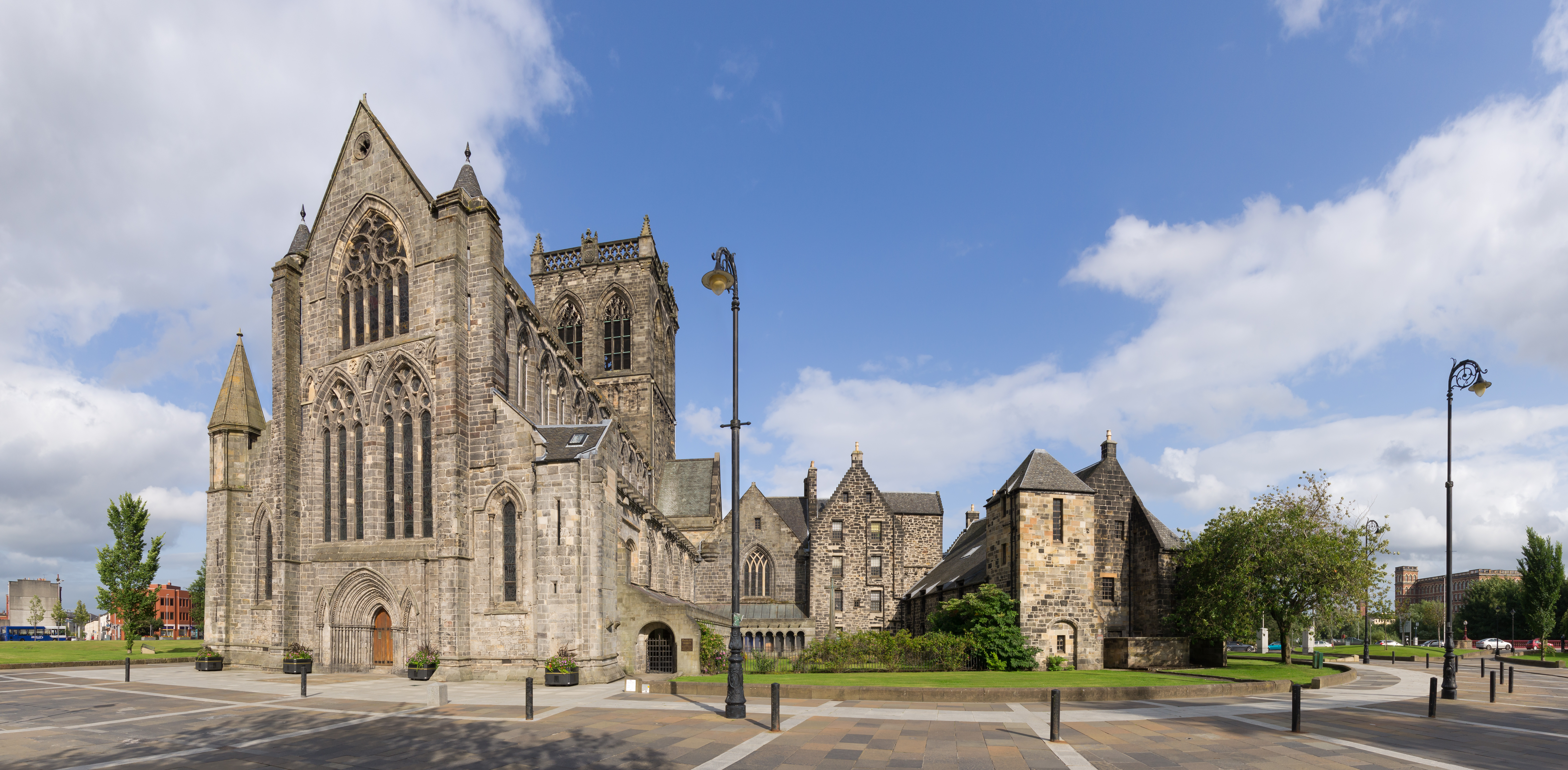 Paisley Abbey and the Place of Paisley seen from the west