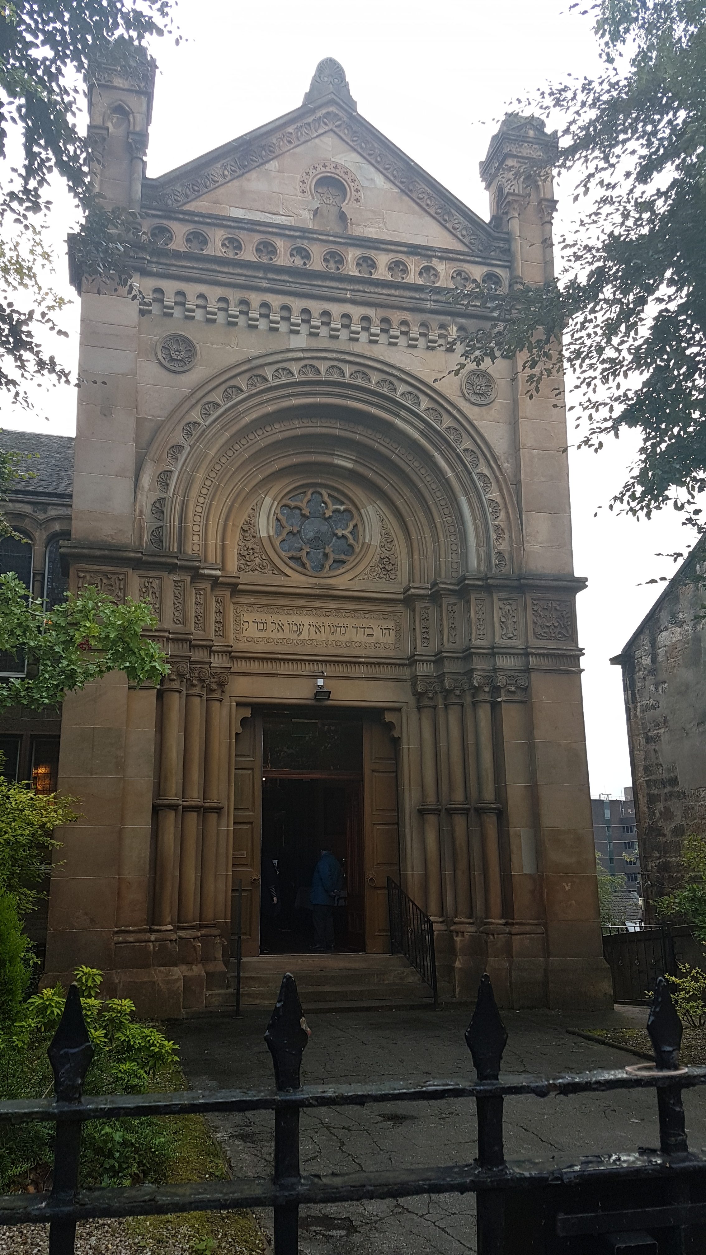 Main entrance of Garnethill Synagogue in Glasgow, showing the carved stone arch and Hebrew inscription
