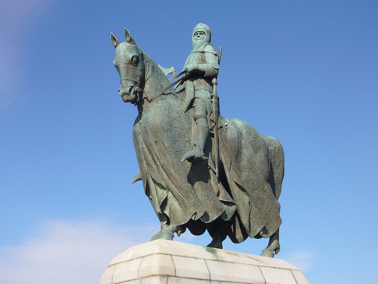 The equestrian statue of Robert the Bruce at the Bannockburn memorial