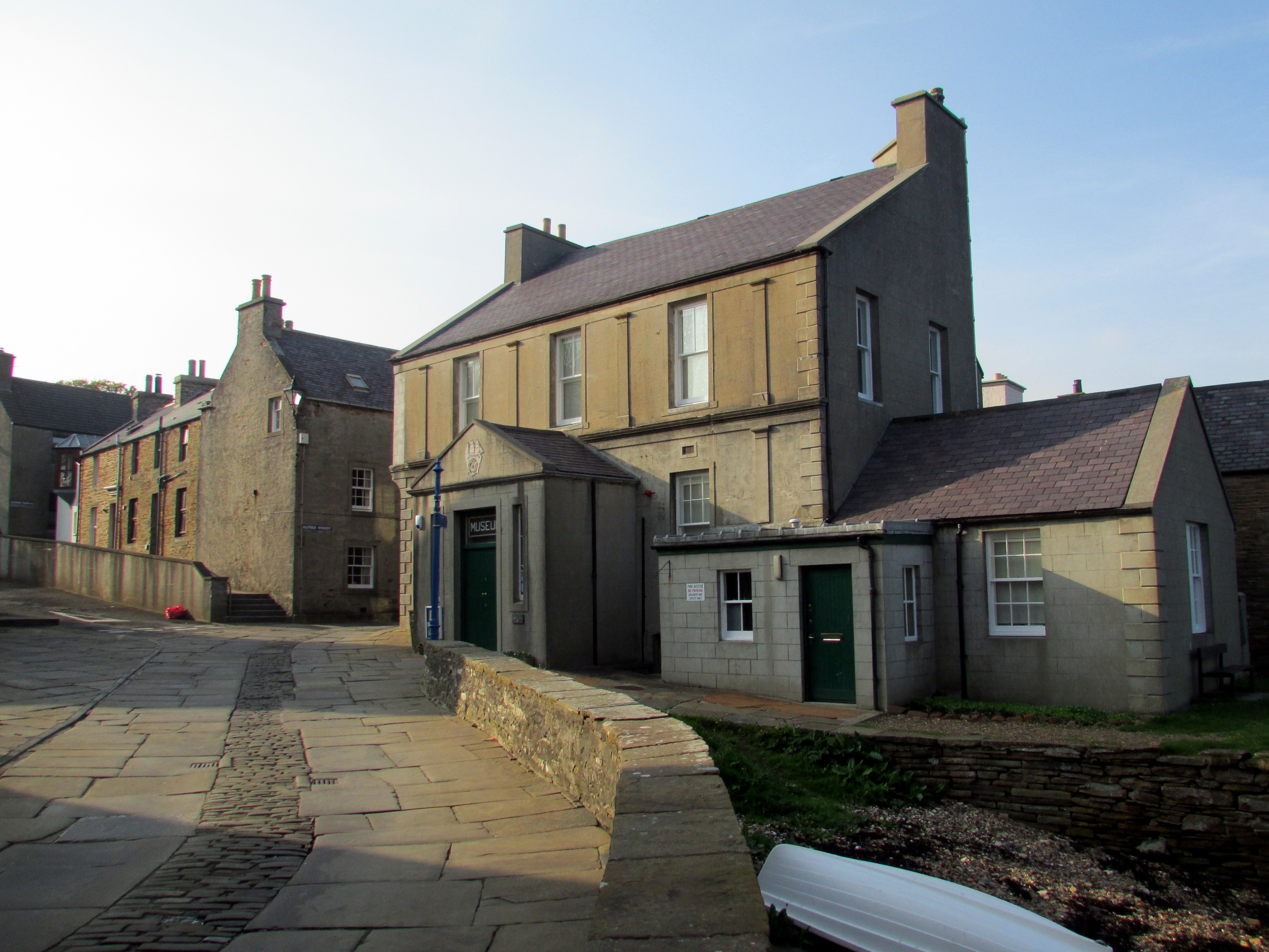 Stromness Museum’s classical former town-hall building and lower wings on Alfred Street.