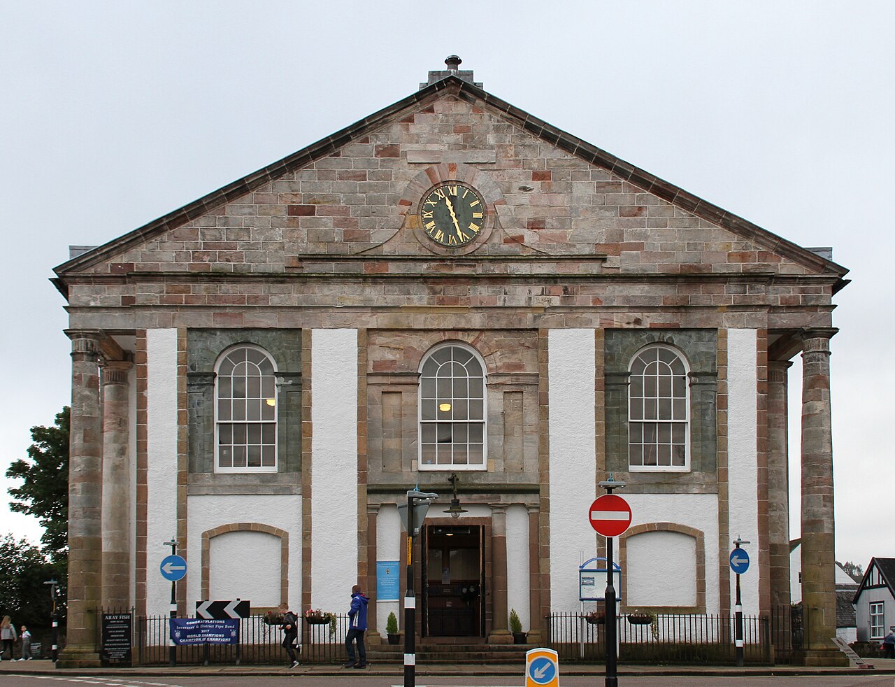 Glenaray and Inveraray Parish Church standing at the head of Inveraray’s main street, with its round tower and clock.
